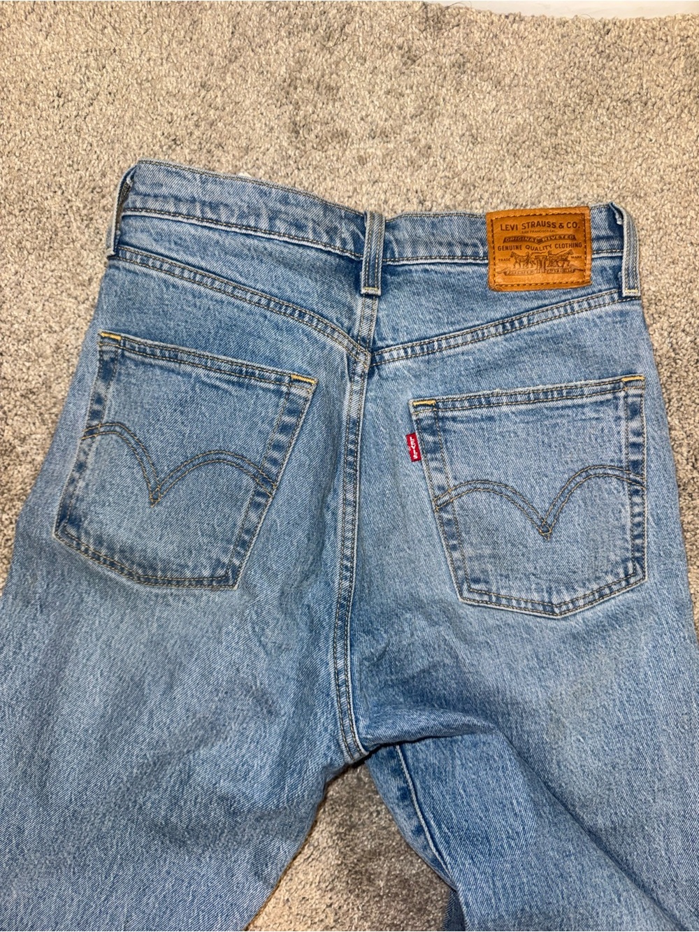 Levi's women’s Blue Denim Jeans - Classic Back Pocket Style